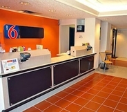 Lobby 5 Motel 6 Irving, TX - DFW Airport North