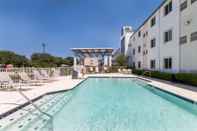 Swimming Pool Motel 6 Irving, TX - DFW Airport North