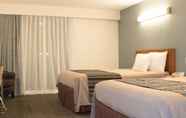 Bedroom 2 Good Nite Inn - Redwood City