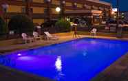 Swimming Pool 2 Days Inn by Wyndham Fort Smith