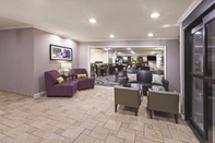 Lobby La Quinta Inn & Suites by Wyndham N Little Rock-McCain Mall