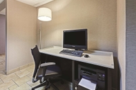 Functional Hall La Quinta Inn & Suites by Wyndham N Little Rock-McCain Mall