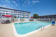 Swimming Pool Baymont by Wyndham Texarkana