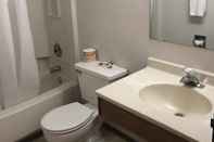 In-room Bathroom Super 8 by Wyndham Salem