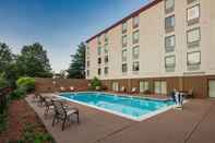 Swimming Pool Red Roof Inn PLUS+ Boston - Mansfield/ Foxboro