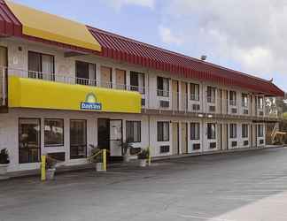 Exterior 2 Days Inn by Wyndham Fresno South