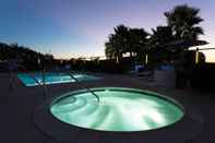 Swimming Pool The Marina Inn on San Francisco Bay