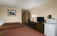 Bedroom 3 Super 8 by Wyndham Saginaw