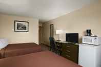 Bedroom Super 8 by Wyndham Saginaw