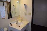 In-room Bathroom Super 8 by Wyndham Saginaw