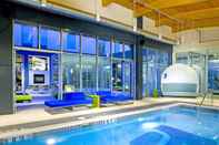 Swimming Pool Aloft Mount Laurel