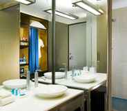 In-room Bathroom 3 Aloft Mount Laurel