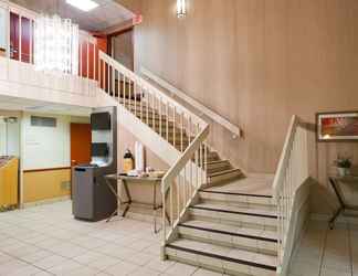 Lobby 2 La Quinta Inn by Wyndham Minneapolis Airport Bloomington