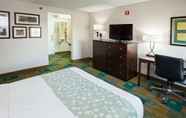 Bedroom 4 La Quinta Inn & Suites by Wyndham Nashville Airport