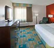 Kamar Tidur 7 La Quinta Inn & Suites by Wyndham Nashville Airport