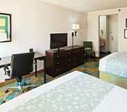 Kamar Tidur 3 La Quinta Inn & Suites by Wyndham Nashville Airport