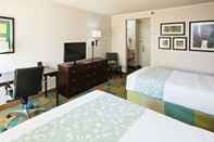 Bedroom La Quinta Inn & Suites by Wyndham Nashville Airport