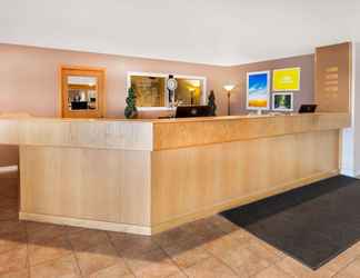 Lobby 2 Baymont by Wyndham Manistee