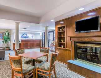 Lobby 2 Days Inn by Wyndham Chiefland