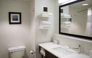 In-room Bathroom 4 Hampton Inn Debary/Deltona
