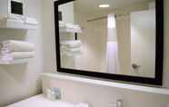 In-room Bathroom 3 Hampton Inn Debary/Deltona