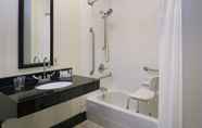 In-room Bathroom 7 Fairfield Inn by Marriott Richmond