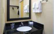 Toilet Kamar 6 Fairfield Inn by Marriott Richmond