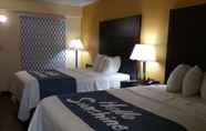 Bedroom 5 Days Inn by Wyndham Ridgeland South Carolina
