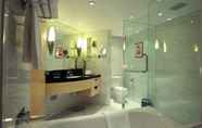 In-room Bathroom 6 Jin Jiang Tower