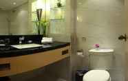 In-room Bathroom 7 Jin Jiang Tower