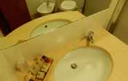 In-room Bathroom 7 B&B Hotel Torino President