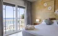 Bedroom 2 Hotel URH Sitges Playa