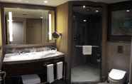 Toilet Kamar 6 International Hotel Tashkent