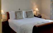 Kamar Tidur 3 Weston Hall Hotel, Sure Hotel Collection by Best Western