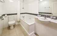 In-room Bathroom 3 Mercure Burton Upon Trent Newton Park