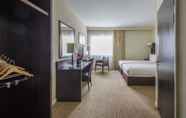 Bedroom 5 DoubleTree by Hilton London Heathrow Airport