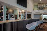 Bar, Cafe and Lounge DoubleTree by Hilton London Heathrow Airport