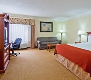 Bedroom 6 Holiday Inn Express Ringgold, an IHG Hotel