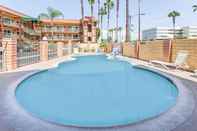 Swimming Pool Super 8 by Wyndham Anaheim/Disneyland Drive