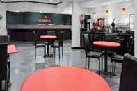 Bar, Kafe dan Lounge Ramada by Wyndham Pearl/Jackson Airport