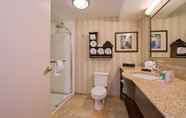 In-room Bathroom 5 Hampton Inn Portsmouth Central