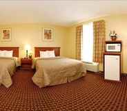 Bedroom 2 Comfort Inn Mechanicsburg - Harrisburg South