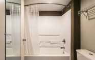 In-room Bathroom 5 Baymont by Wyndham Marianna