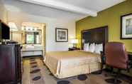 Bedroom 7 Quality Inn Greenwood Hwy 25