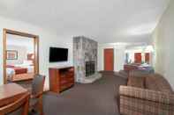 Common Space Days Inn By Wyndham Pigeon Forge South