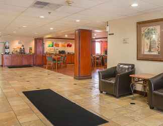 Lobby 2 Quality Inn & Suites Detroit Metro Airport