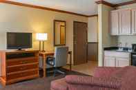 Common Space Quality Inn & Suites Detroit Metro Airport