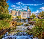 Exterior 4 Chateau On The Lake Resort Spa and Convention Center