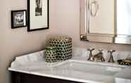 In-room Bathroom 4 Park MGM Las Vegas