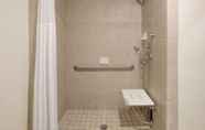 In-room Bathroom 5 Baymont by Wyndham Roswell